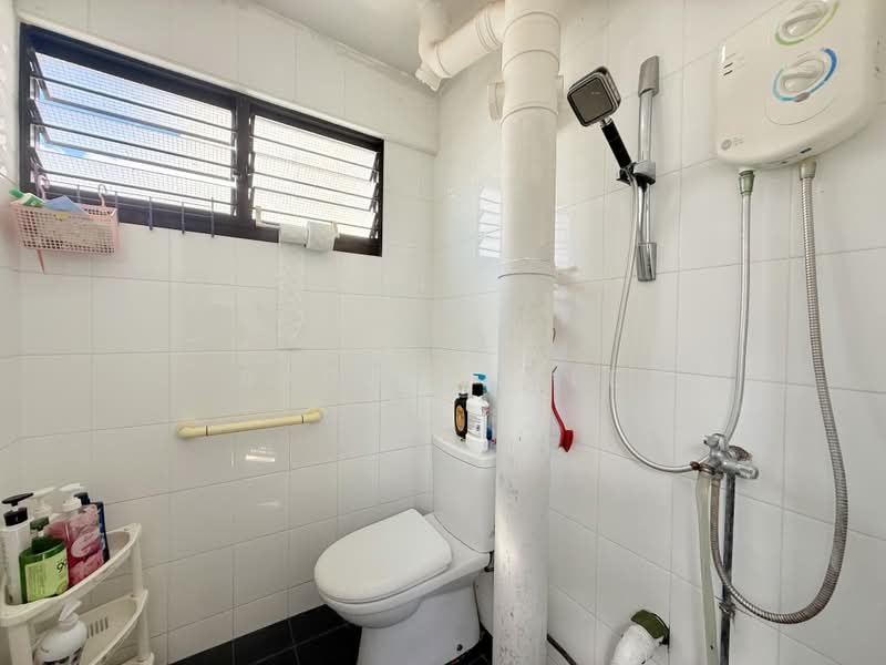 137 Yishun Ring Road, 137 Yishun Ring Road, 3 Bedrooms, 979 sqft, HDB Flat For Sale, by Badd Ramle, 500219823 - Bathroom - PropertyGuru.com.sg