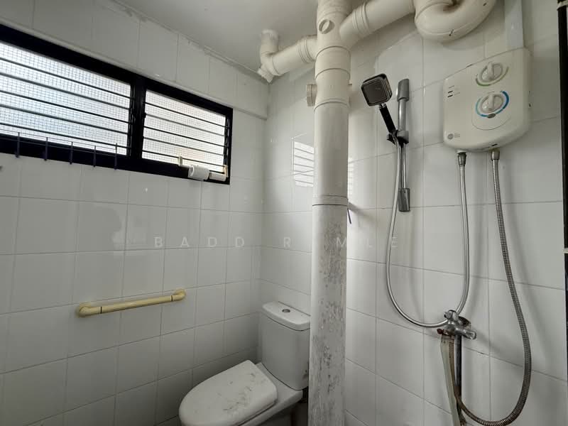 137 Yishun Ring Road, 137 Yishun Ring Road, 3 Bedrooms, 979 sqft, HDB Flat For Sale, by Badd Ramle, 500219823 - Common Bathroom - PropertyGuru.com.sg
