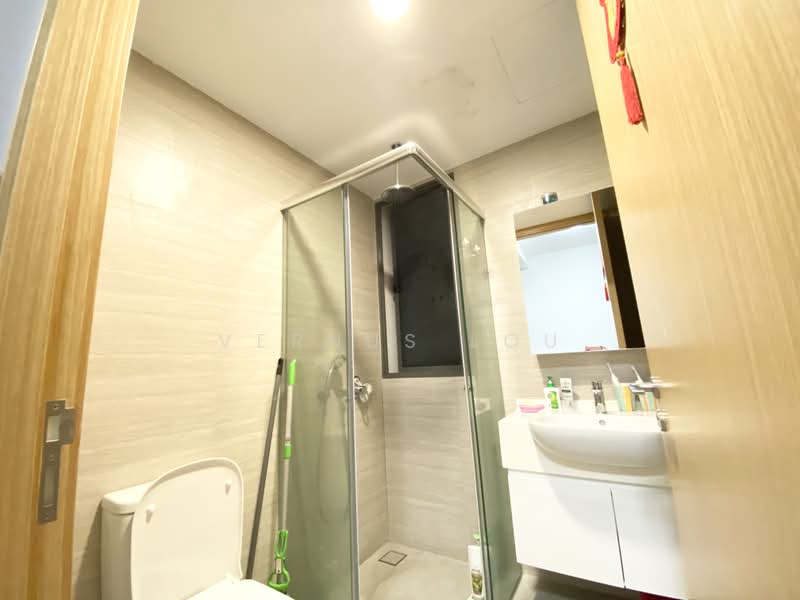 Loft 33 @ Geylang, 33 Geylang Lorong 32, 2 Bedrooms, 700 sqft, Condominium For Sale, by Vernus Lou, 500219826 - Bathroom - PropertyGuru.com.sg
