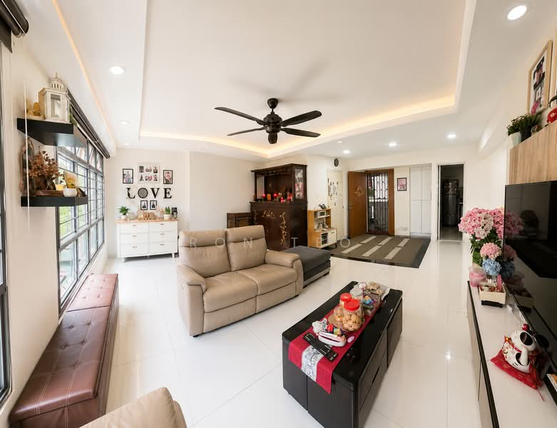 815C Choa Chu Kang Avenue 7, 815C Choa Chu Kang Avenue 7, 3 Bedrooms, 1,216 sqft, HDB Flat For Sale, by Ron Teo, 500219829 - Living Room - PropertyGuru.com.sg