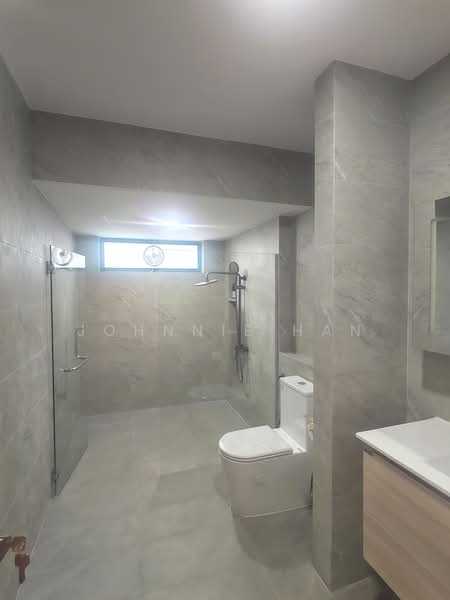 New renovated corner terrace for rent, East Coast avenue, 5 Bedrooms, 4,000 sqft, Corner Terrace For Rent, by Johnnie Han, 500219848 - Bathroom - PropertyGuru.com.sg