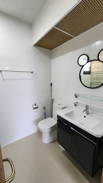 415A Northshore Drive, 415A Northshore Drive, 4 Bedrooms, 1,324 sqft, HDB Flat For Sale, by Chia Xue Fen Cherine, 500219851 - Bathroom - PropertyGuru.com.sg