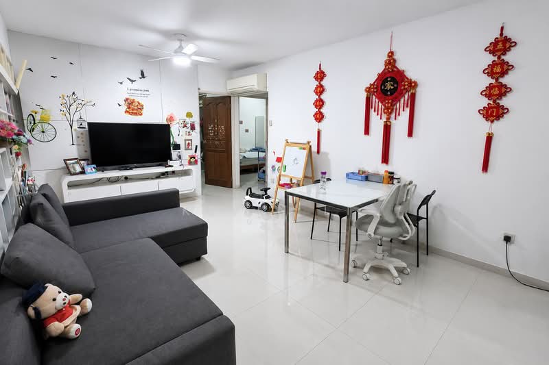 691A Choa Chu Kang Crescent, 691A Choa Chu Kang Crescent, 3 Bedrooms, 968 sqft, HDB Flat For Sale, by Kevin Li, 500219861 - Living Room - PropertyGuru.com.sg