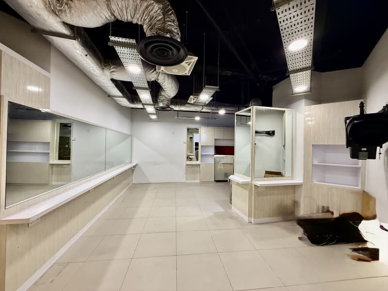 ☎️Beauty/Hair Salon @ Raffles Place/Telok Ayer Vicinity | Great Catchment, Footfall, , 495 sqft, Other Retail For Rent, by Sean Pang, 500219866 - Interior - CommercialGuru.com.sg