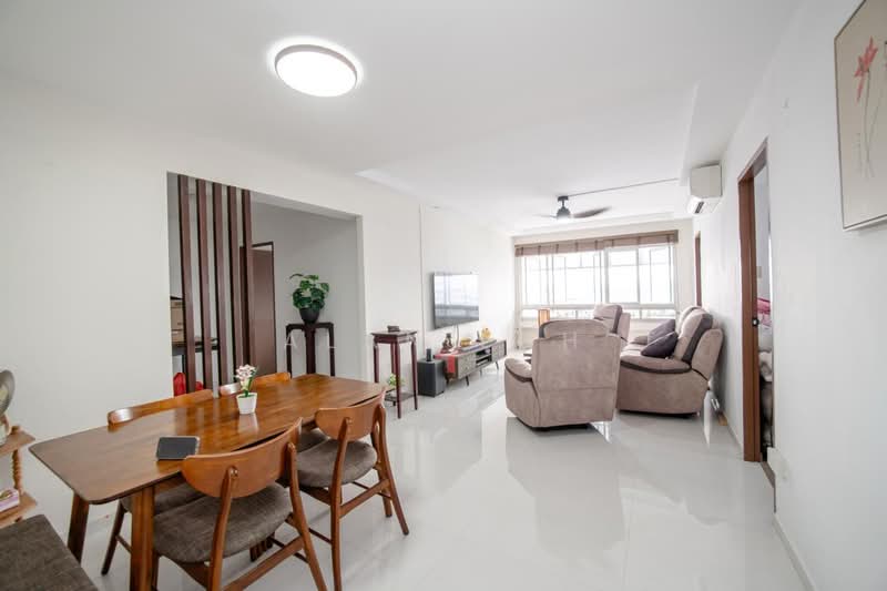 705 Jurong West Street 71, 705 Jurong West Street 71, 4 Bedrooms, 1,366 sqft, HDB Flat For Sale, by Alan Loh, 500219888 - Living Room - PropertyGuru.com.sg
