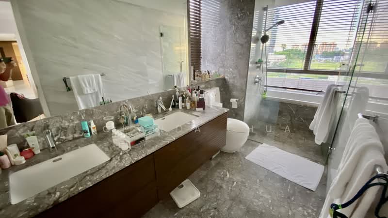 Sky @ Eleven, 7 Thomson Lane, 4 Bedrooms, 2,713 sqft, Condominium For Sale, by Yolanda Chua, 500219908 - Bathroom - PropertyGuru.com.sg