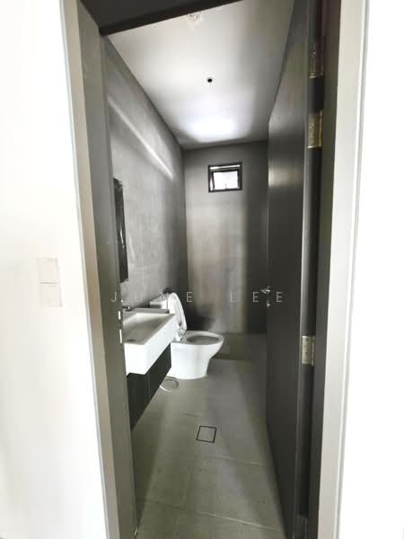 **RARE!** Ground Floor Shophouse Office Near MRT!, Serangoon Road, 1,187 sqft, Office For Rent, by June Lee, 500219911 - Bathroom - CommercialGuru.com.sg