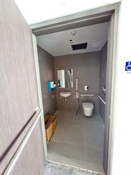 **RARE!** Ground Floor Shophouse Office Near MRT!, Serangoon Road, 1,187 sqft, Office For Rent, by June Lee, 500219911 - Bathroom - CommercialGuru.com.sg