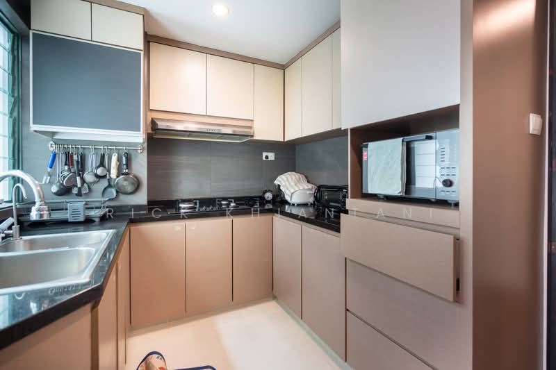 Stratford Court, 41A Bedok Ria Crescent, 3 Bedrooms, 1,733 sqft, Condominium For Sale, by Rick Khiantani, 500219916 - Kitchen - PropertyGuru.com.sg