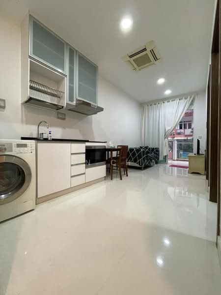 Parc Rosewood, 73 Rosewood Drive, 1 Bedroom, 506 sqft, Condominium For Sale, by Ben Chia, 500219918 - Kitchen - PropertyGuru.com.sg