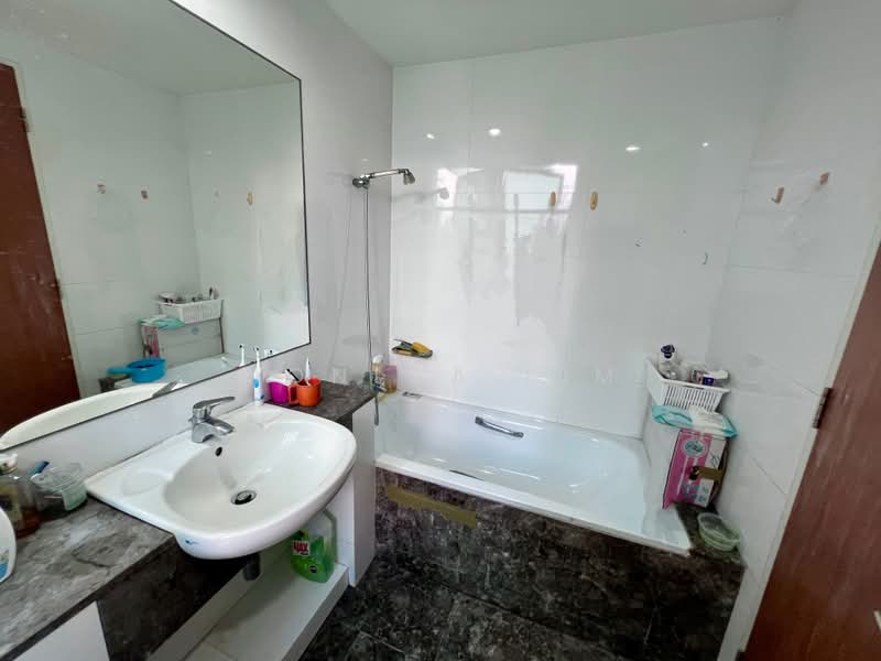 The Elysia, 6 Mar Thoma Road, 3 Bedrooms, 1,249 sqft, Condominium For Sale, by Monica Lim, 500219928 - Bathroom - PropertyGuru.com.sg