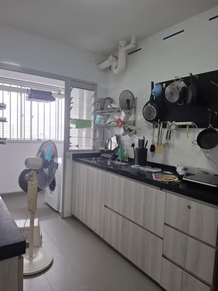 323A Sumang Walk, 323A Sumang Walk, 3 Bedrooms, 1,001 sqft, HDB Flat For Sale, by A O, 500219929 - Kitchen - PropertyGuru.com.sg