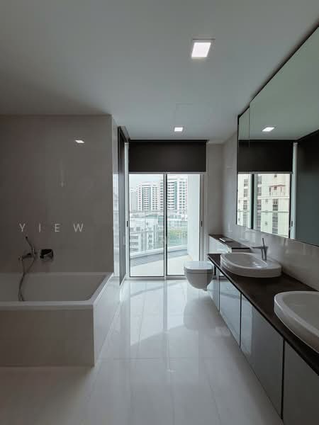 Nathan Suites, 21 Nathan Road, 3 Bedrooms, 1,787 sqft, Condominium For Rent, by Yiew Chiou Ling Lynn, 500219930 - Bathroom - PropertyGuru.com.sg