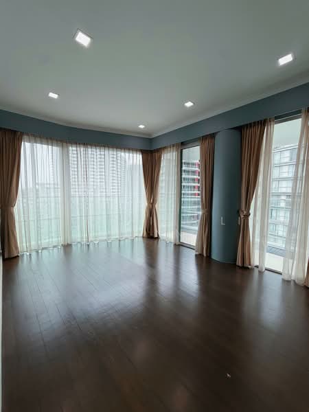 Nathan Suites, 21 Nathan Road, 3 Bedrooms, 1,787 sqft, Condominium For Rent, by Yiew Chiou Ling Lynn, 500219930 - Living Room - PropertyGuru.com.sg