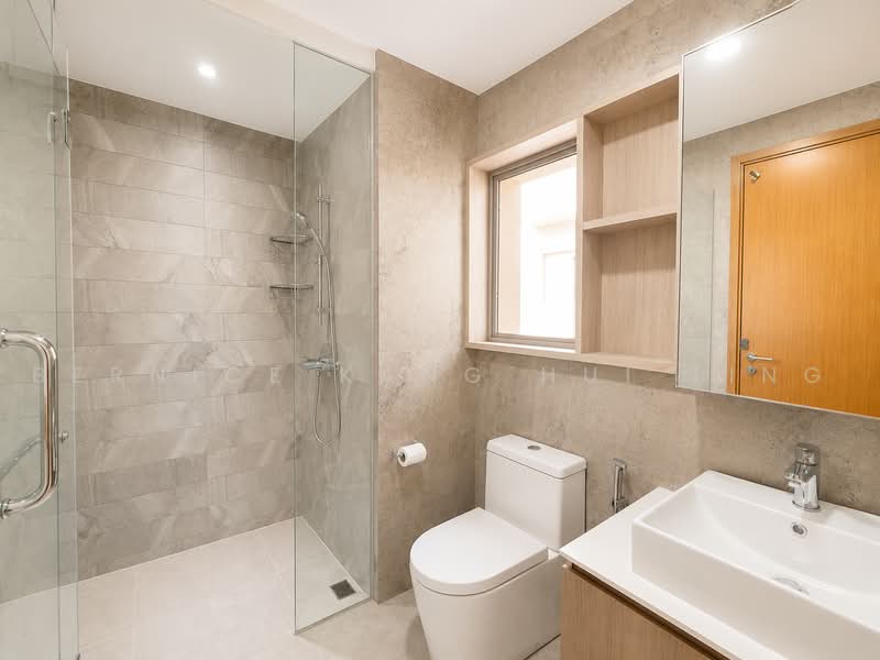 The Vales, 71 Anchorvale Crescent, 3 Bedrooms, 915 sqft, Condominium For Sale, by Bernice Kang Hui Ting, 500219933 - Bathroom - PropertyGuru.com.sg