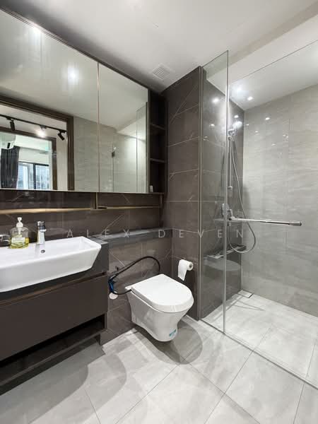 The Florence Residences, 87 Hougang Avenue 2, Hougang / Punggol / Sengkang, 2 Bedrooms, 667 sqft, Condominium For Sale, by Alex Deven, 500219947 - Bathroom - PropertyGuru.com.sg