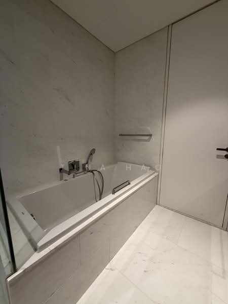 South Beach Residences, 28 South Beach Road, 2 Bedrooms, 1,216 sqft, Condominium For Rent, by Tina Hao, 500219953 - Bathroom - PropertyGuru.com.sg