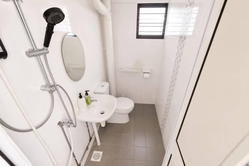 166 Yishun Ring Road, 166 Yishun Ring Road, 3 Bedrooms, 904 sqft, HDB Flat For Sale, by Jimmy Tee, 500219965 - Bathroom - PropertyGuru.com.sg
