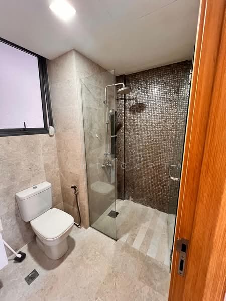 La Fiesta, 58 Sengkang Square, 1 Bedroom, 454 sqft, Condominium For Rent, by Anant Gupta, 500219973 - Bathroom - PropertyGuru.com.sg