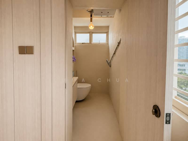 10 Gloucester Road, 10 Gloucester Road, 2 Bedrooms, 721 sqft, HDB Flat For Sale, by Emma Chua, 500220046 - Bathroom - PropertyGuru.com.sg