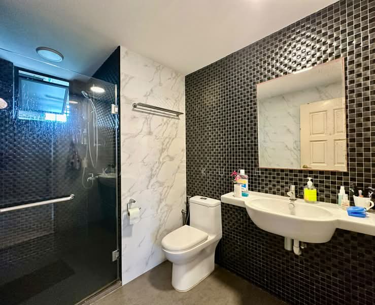 Balmoral Gate, 33 Balmoral Road, 3 Bedrooms, 1,259 sqft, Condominium For Sale, by Kavin Kuah, 500220086 - Bathroom - PropertyGuru.com.sg
