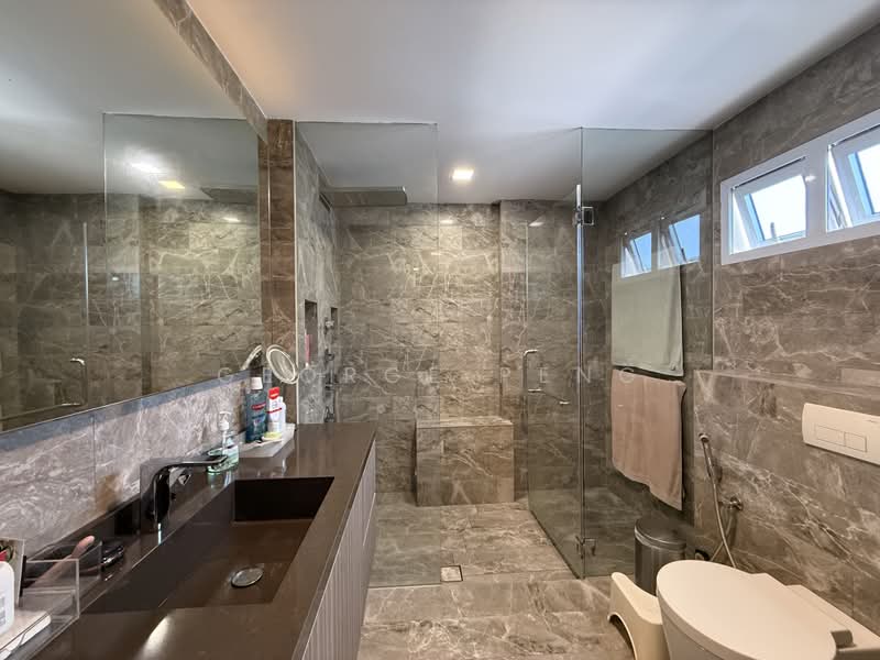 Eastwood Way, Eastwood Way, 4 Bedrooms, 3,500 sqft, Semi-Detached House For Sale, by George Peng, 500220090 - Bathroom - PropertyGuru.com.sg