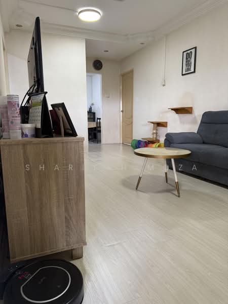 117 Yishun Ring Road, 117 Yishun Ring Road, 2 Bedrooms, 796 sqft, HDB Flat For Sale, by Sharifah Moza, 500220097 - Living Room - PropertyGuru.com.sg