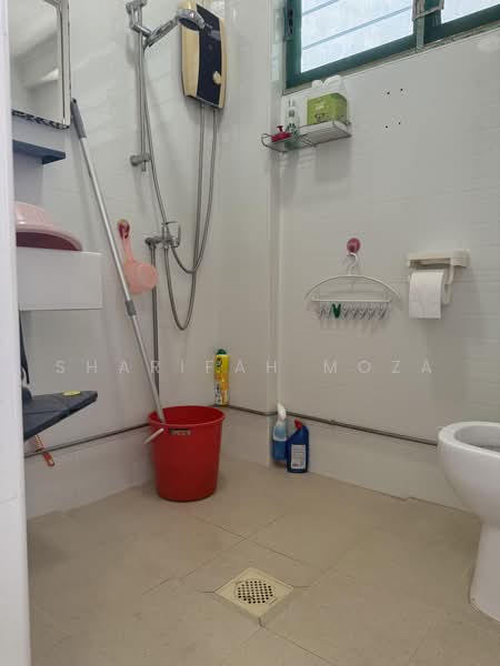 117 Yishun Ring Road, 117 Yishun Ring Road, 2 Bedrooms, 796 sqft, HDB Flat For Sale, by Sharifah Moza, 500220097 - Bathroom - PropertyGuru.com.sg