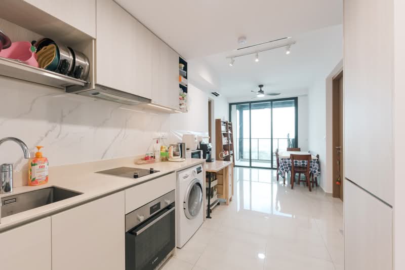 Whistler Grand, 107 West Coast Vale, 2 Bedrooms, 614 sqft, Condominium For Sale, by Bobby Chen, 500220099 - Kitchen - PropertyGuru.com.sg