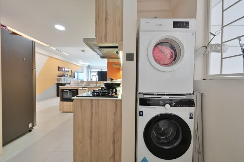 Blue Horizon, 23 West Coast Crescent, 3 Bedrooms, 1,152 sqft, Condominium For Sale, by Ellynn Yap, 500220100 - Kitchen - PropertyGuru.com.sg