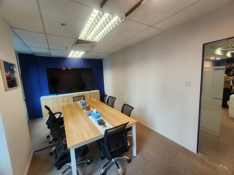 Hong Leong Building, 16 Raffles Quay, 1,249 sqft, Office For Rent, by James Sin, 500220103 - meeting room - CommercialGuru.com.sg