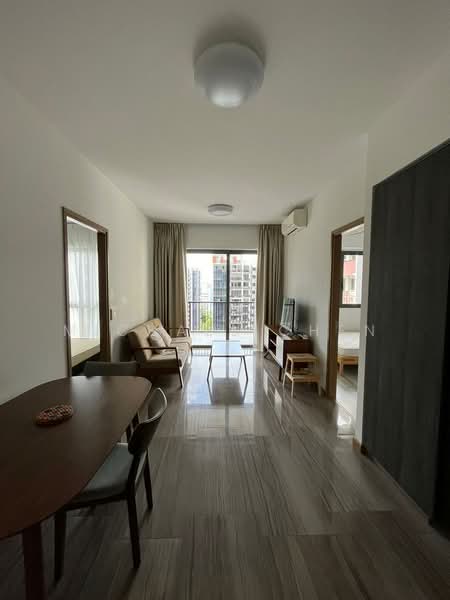 Lakeville, 9 Jurong Lake Link, 2 Bedrooms, 732 sqft, Condominium For Sale, by Michael Chen, 500220106 - Living Room - PropertyGuru.com.sg