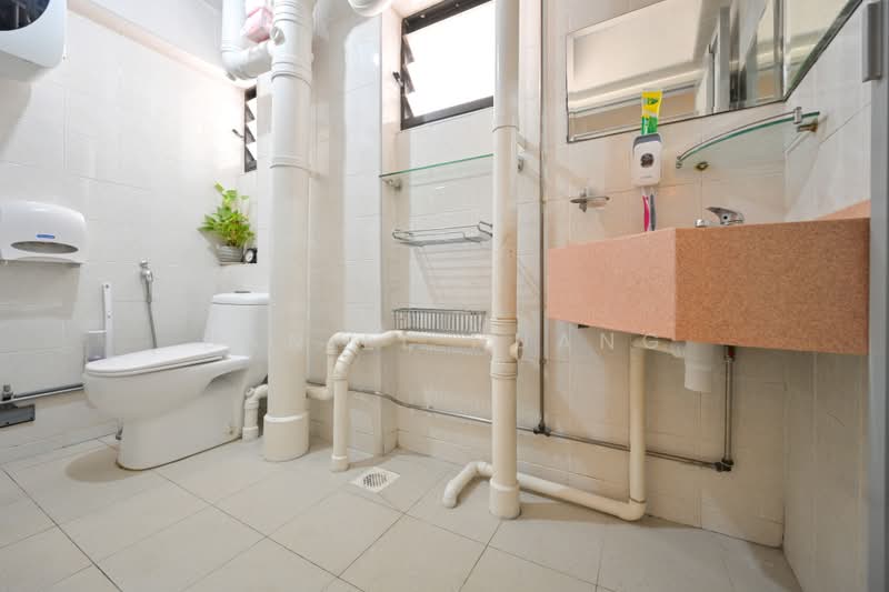 5 Everton Park, 5 Everton Park, 3 Bedrooms, 1,367 sqft, HDB Flat For Sale, by Daniel Huang, 500220108 - Spacious Bathroom - PropertyGuru.com.sg
