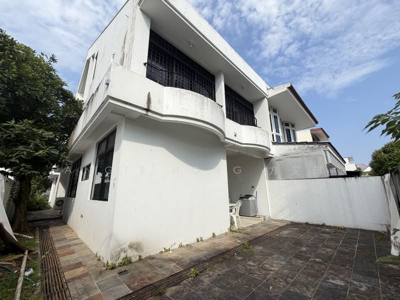 Undervalued 3 storeys Large Plot Semi-D in Hougang / Bartley / Serangoon, Hougang / Punggol / Sengkang, 7 Bedrooms, 5,500 sqft, Semi-Detached House For Sale, by Angie Hong 方安琪, 500220111 - Exterior - PropertyGuru.com.sg