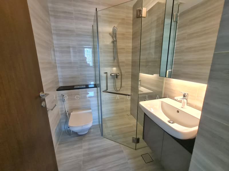 35 Gilstead, 35 Gilstead Road, 2 Bedrooms, 678 sqft, Apartment For Sale, by Lock Sau Lai, 500220112 - Bathroom - PropertyGuru.com.sg