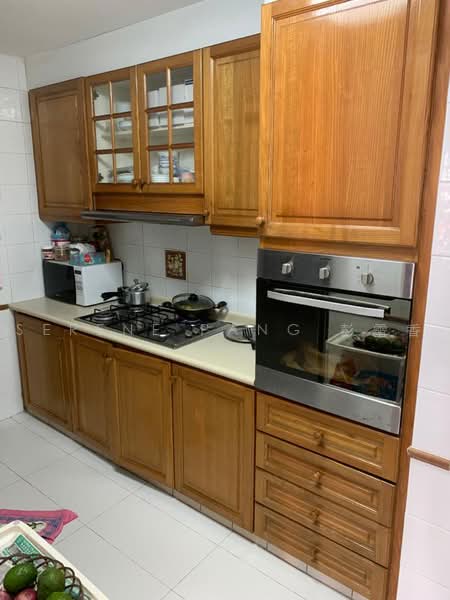 370 Alexandra Road photo 4