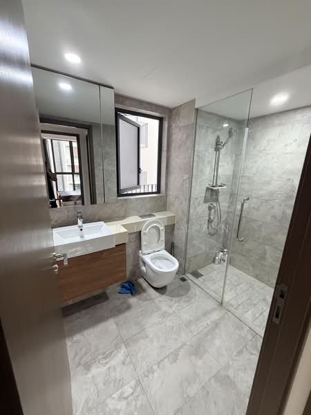 Affinity At Serangoon, , 3 Bedrooms, 1,152 sqft, Condominium For Sale, by Chris Tan, 500220125 - Bathroom - PropertyGuru.com.sg