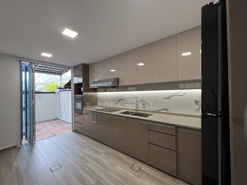 Burgundy Hill, Burgundy Rise, 5 Bedrooms, 3,500 sqft, Semi-Detached House For Rent, by Ben Lee, 500220135 - Kitchen - PropertyGuru.com.sg
