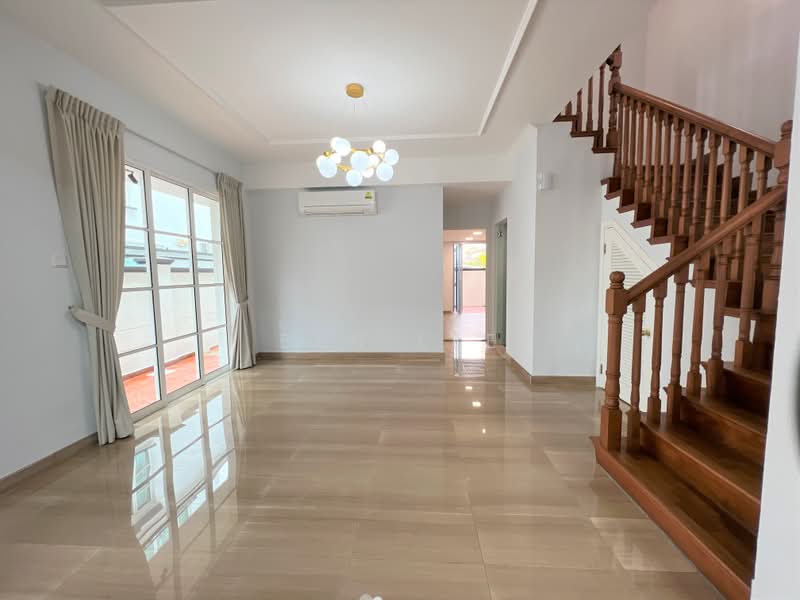 Burgundy Hill, Burgundy Drive, 5 Bedrooms, 3,500 sqft, Semi-Detached House For Sale, by Ben Lee, 500220139 - Living Room - PropertyGuru.com.sg