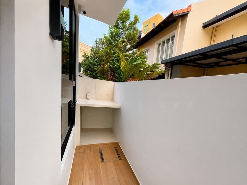 Jalan Novena, , 2 Bedrooms, 1,060 sqft, Terraced House For Rent, by Casey Koo 古家进, 500220207 - Yard - PropertyGuru.com.sg