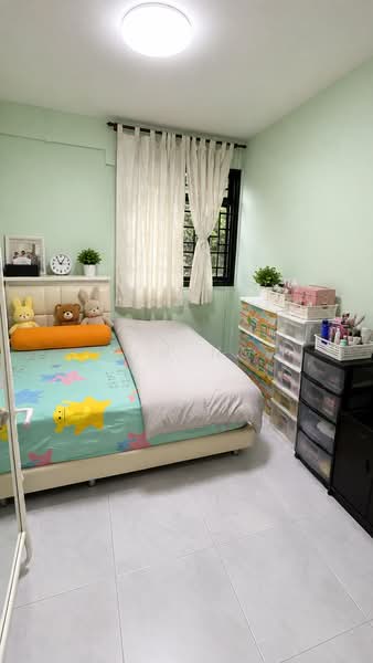 118 Lorong 1 Toa Payoh, 118 Lorong 1 Toa Payoh, 2 Bedrooms, 699 sqft, HDB Flat For Sale, by Yen Ng, 500220216 - Master Bedroom - PropertyGuru.com.sg
