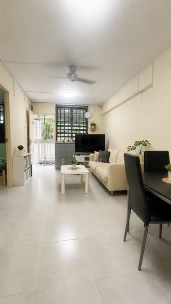 118 Lorong 1 Toa Payoh, 118 Lorong 1 Toa Payoh, 2 Bedrooms, 699 sqft, HDB Flat For Sale, by Yen Ng, 500220216 - Living Room - PropertyGuru.com.sg