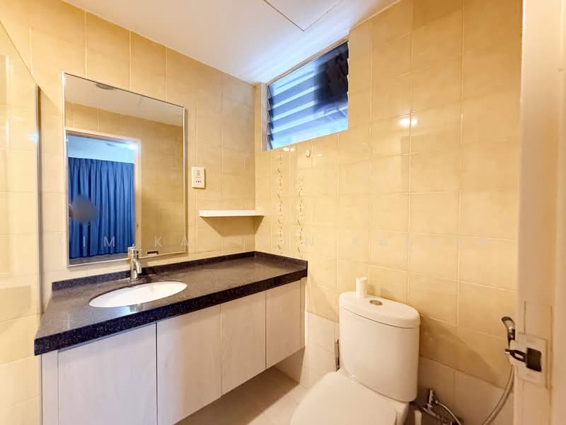 Clementi Park, 135 Sunset Way, 3 Bedrooms, 1,539 sqft, Condominium For Sale, by Lim Kay-Yin Kareen, 500220227 - Bathroom - PropertyGuru.com.sg
