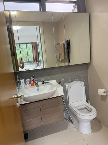 Skies Miltonia, 23 Miltonia Close, 2 Bedrooms, 743 sqft, Condominium For Sale, by Donna Wang, 500220237 - Bathroom - PropertyGuru.com.sg