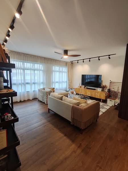 626A Tampines Street 61, 626A Tampines Street 61, 3 Bedrooms, 1,216 sqft, HDB Flat For Sale, by Esther Whong, 500220238 - Living Room - PropertyGuru.com.sg