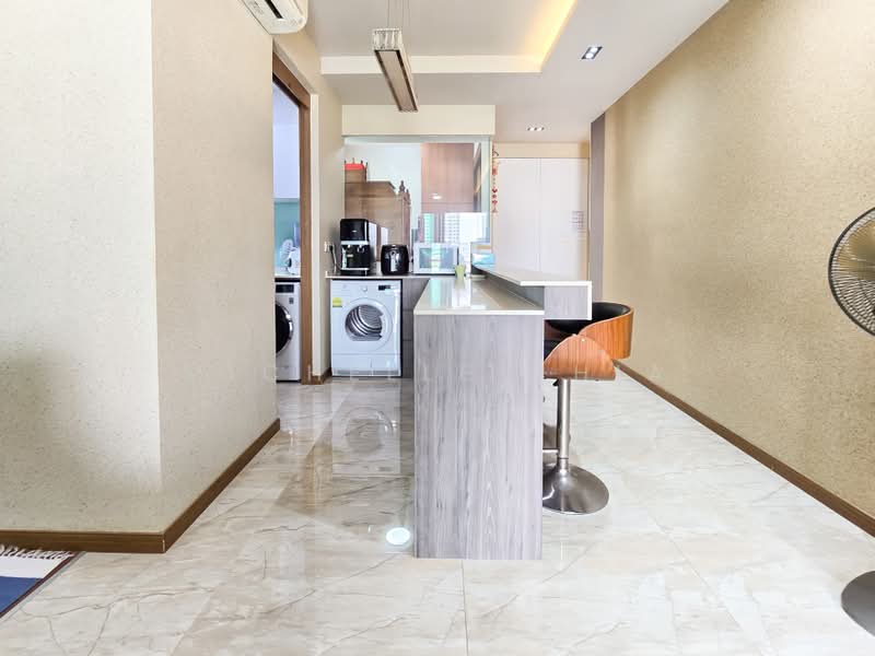 Kingsford Waterbay, 68 Upper Serangoon View, 4 Bedrooms, 1,023 sqft, Condominium For Sale, by Michelle Chia, 500220240 - Island outside kitchen - PropertyGuru.com.sg