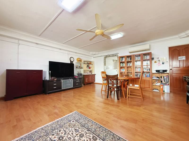 207 Bukit Batok Street 21, 207 Bukit Batok Street 21, 3 Bedrooms, 104 sqft, HDB Flat For Sale, by Kyle Low, 500220242 - Living Room - PropertyGuru.com.sg