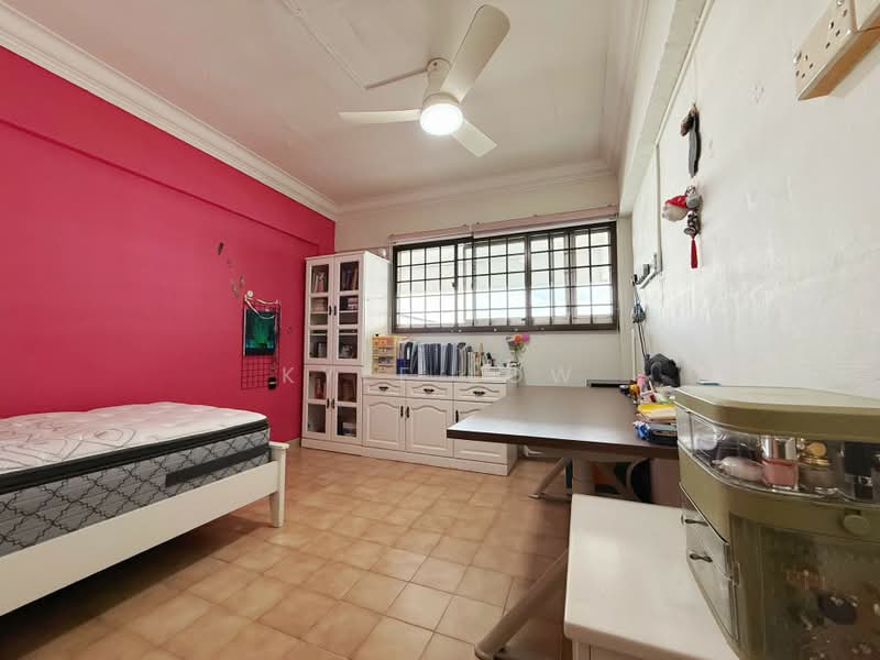 207 Bukit Batok Street 21, 207 Bukit Batok Street 21, 3 Bedrooms, 104 sqft, HDB Flat For Sale, by Kyle Low, 500220242 - Bedroom 1 - PropertyGuru.com.sg