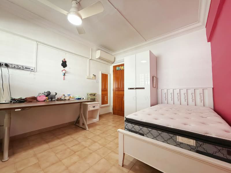 207 Bukit Batok Street 21, 207 Bukit Batok Street 21, 3 Bedrooms, 104 sqft, HDB Flat For Sale, by Kyle Low, 500220242 - Bedroom 1 - PropertyGuru.com.sg
