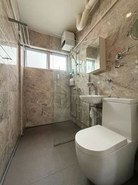 207 Bukit Batok Street 21, 207 Bukit Batok Street 21, 3 Bedrooms, 104 sqft, HDB Flat For Sale, by Kyle Low, 500220242 - En Suite Bathroom - PropertyGuru.com.sg